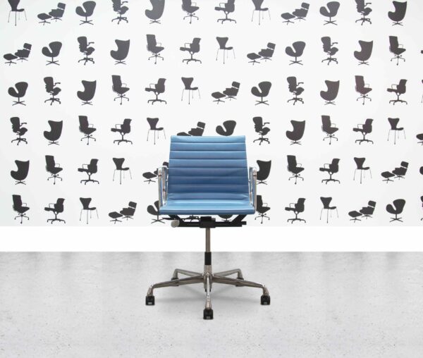 Refurbished Vitra EA117 - Aluminium Frame - Sky Blue Leather - Image 1