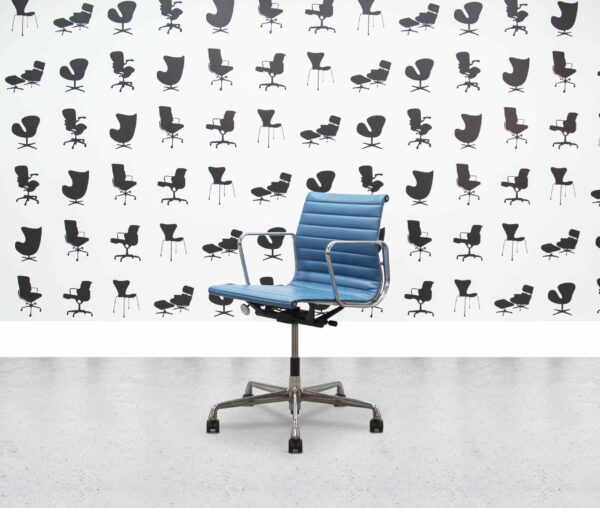 Refurbished Vitra EA117 - Aluminium Frame - Sky Blue Leather - Image 2