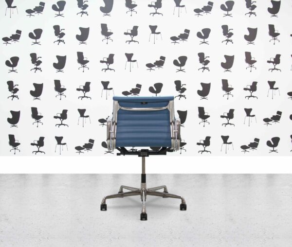 Refurbished Vitra EA117 - Aluminium Frame - Sky Blue Leather - Image 3