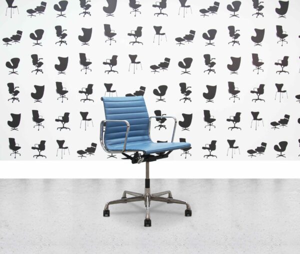 Refurbished Vitra EA117 - Aluminium Frame - Sky Blue Leather - Image 4
