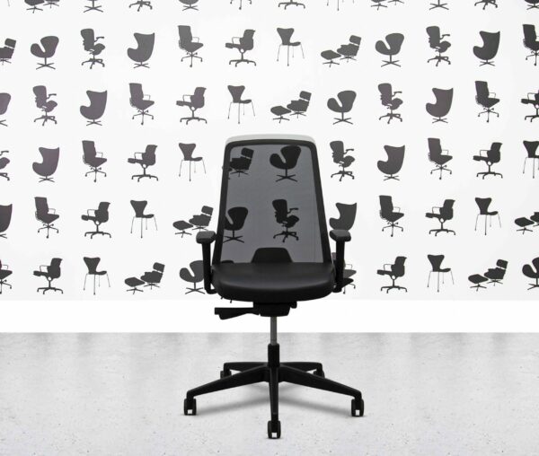 refurbished interstuhl everyis1 ev251 2d white frame black leather seat