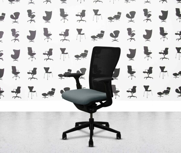 refurbished haworth zody desk chair black frame 2d arms costa (copy)