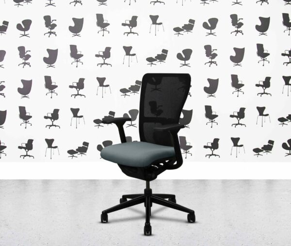 refurbished haworth zody desk chair black frame fixed arms ocean (copy)