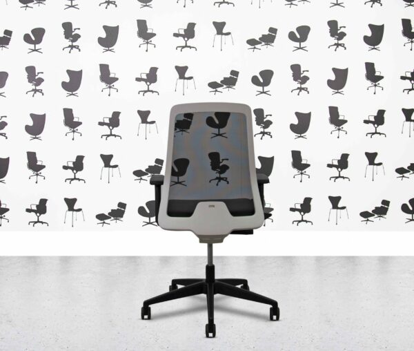 refurbished interstuhl everyis1 ev251 2d white frame black leather seat