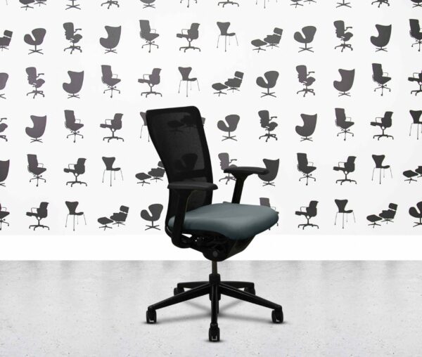refurbished haworth zody desk chair black frame fixed arms paseo