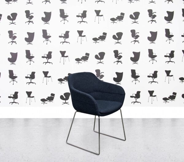Refurbished Brunner Crona Lounge Chair - Blue Fabric