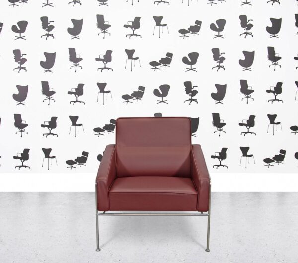 Refurbished Fritz Hansen Airport 3000 Armchair - Berry Red Leather