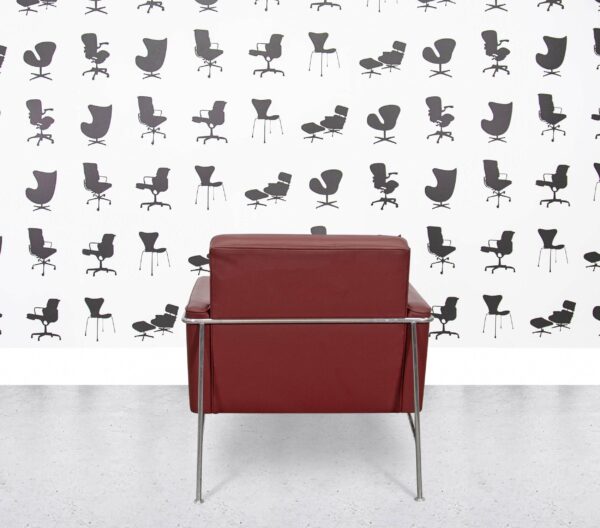 Refurbished Fritz Hansen Airport 3000 Armchair - Berry Red Leather