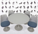 Refurbished Knoll Saarinen Round Dining Set - Baby Blue