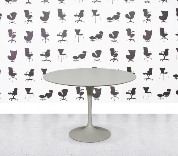 Refurbished Knoll Saarinen Round Dining Table