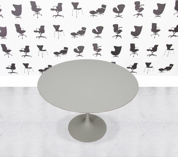 Refurbished Knoll Saarinen Round Dining Table